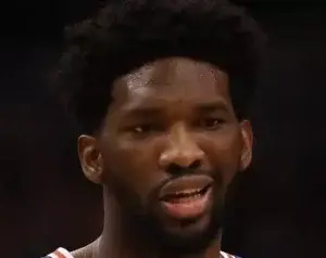 Embiid está en duda para  jugar mañana contra Celtics