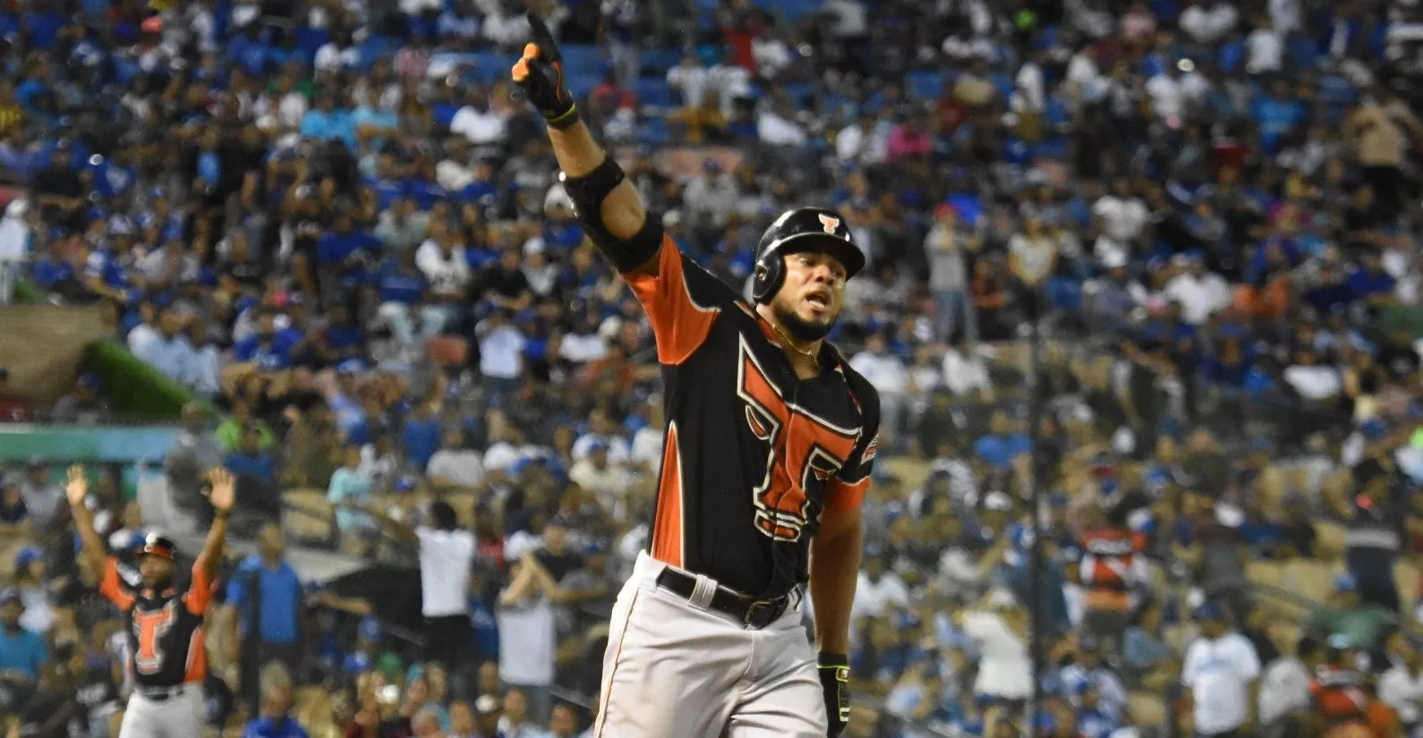 Jeimer Candelario da a Toros primer triunfo de final