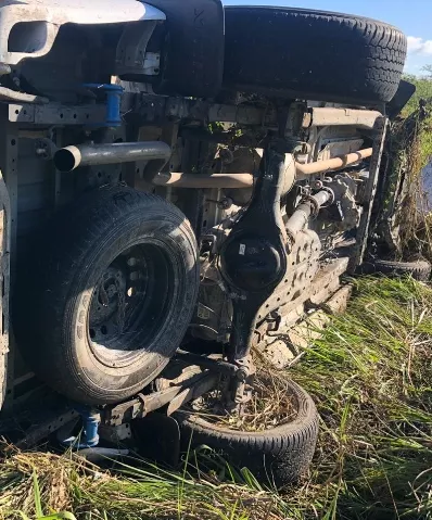 Hombre recibe disparo mientras conducía