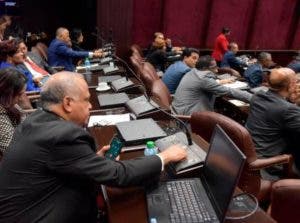 Ejecutivo amplía legislatura por 30 días más