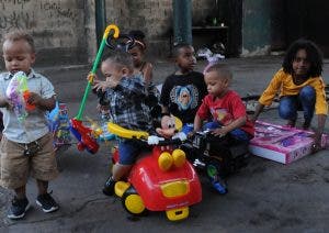 Padres mantienen tradición regalar Día de Reyes Magos