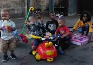 Padres mantienen tradición regalar Día de Reyes Magos