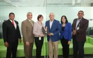 CNE recibe por cuarta vez medalla de oro en Premio Nacional a la Calidad