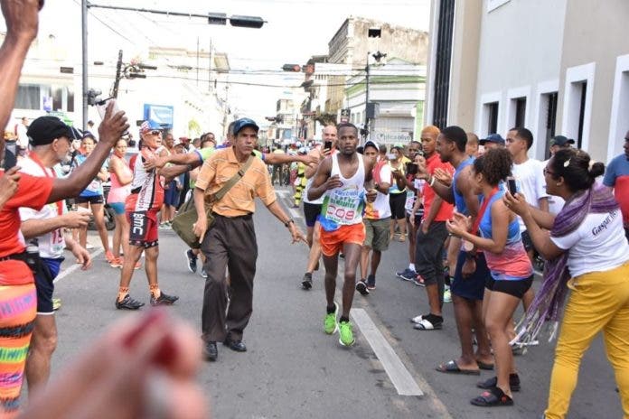 Franklin Peña gana el maratón La Vega-Moca-La Vega