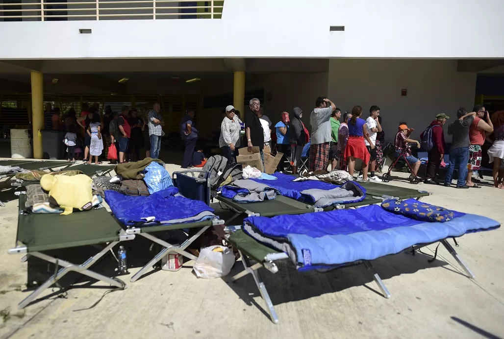 Puerto Rico recupera lentamente la electricidad mientras se intensifica la ayuda