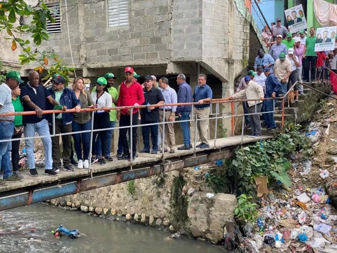 Johnny Ventura promete convertir cañadas del Distrito Nacional en afluentes de agua potable