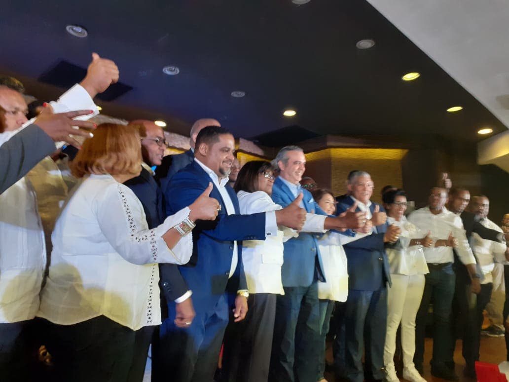 Radhamés González y cientos de dirigentes del PRD son juramentados en el PRM