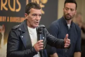 Antonio Banderas querría que en 2023 “abandonáramos un poco el ‘yo'»