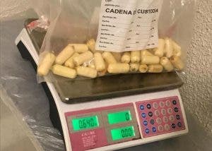 Apresan a un búlgaro en Aeropuerto Punta Cana con 46 bolsitas de cocaína en estómago