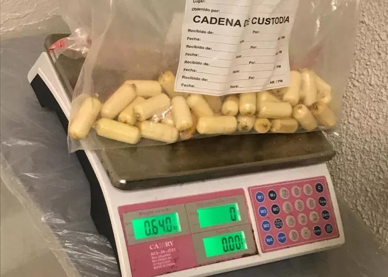 Apresan a un búlgaro en Aeropuerto Punta Cana con 46 bolsitas de cocaína en estómago