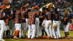 Toros se colocan a un triunfo del campeonato