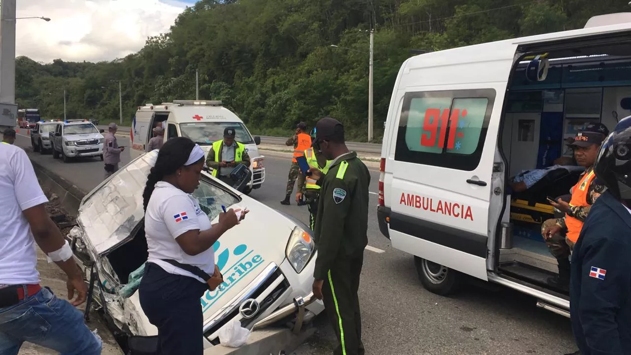 Se accidenta equipo de prensa del periódico El Caribe en la 6 de Noviembre