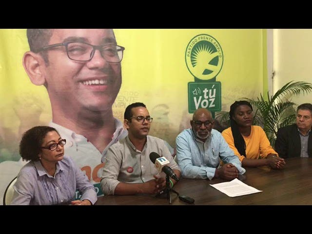 Frente Amplio presenta a Jhonatan Liriano como su candidato a diputado por SDE, Boca Chica y Guerra