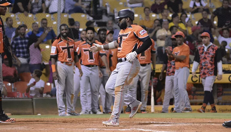 Bateo de Abraham Almonte da triunfo a Toros sobre Águilas