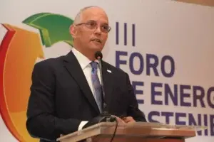 CNE favorece energía renovable para estaciones de carga eléctrica