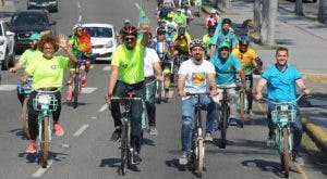 Pujals realiza caravana, promueve uso de bicicleta