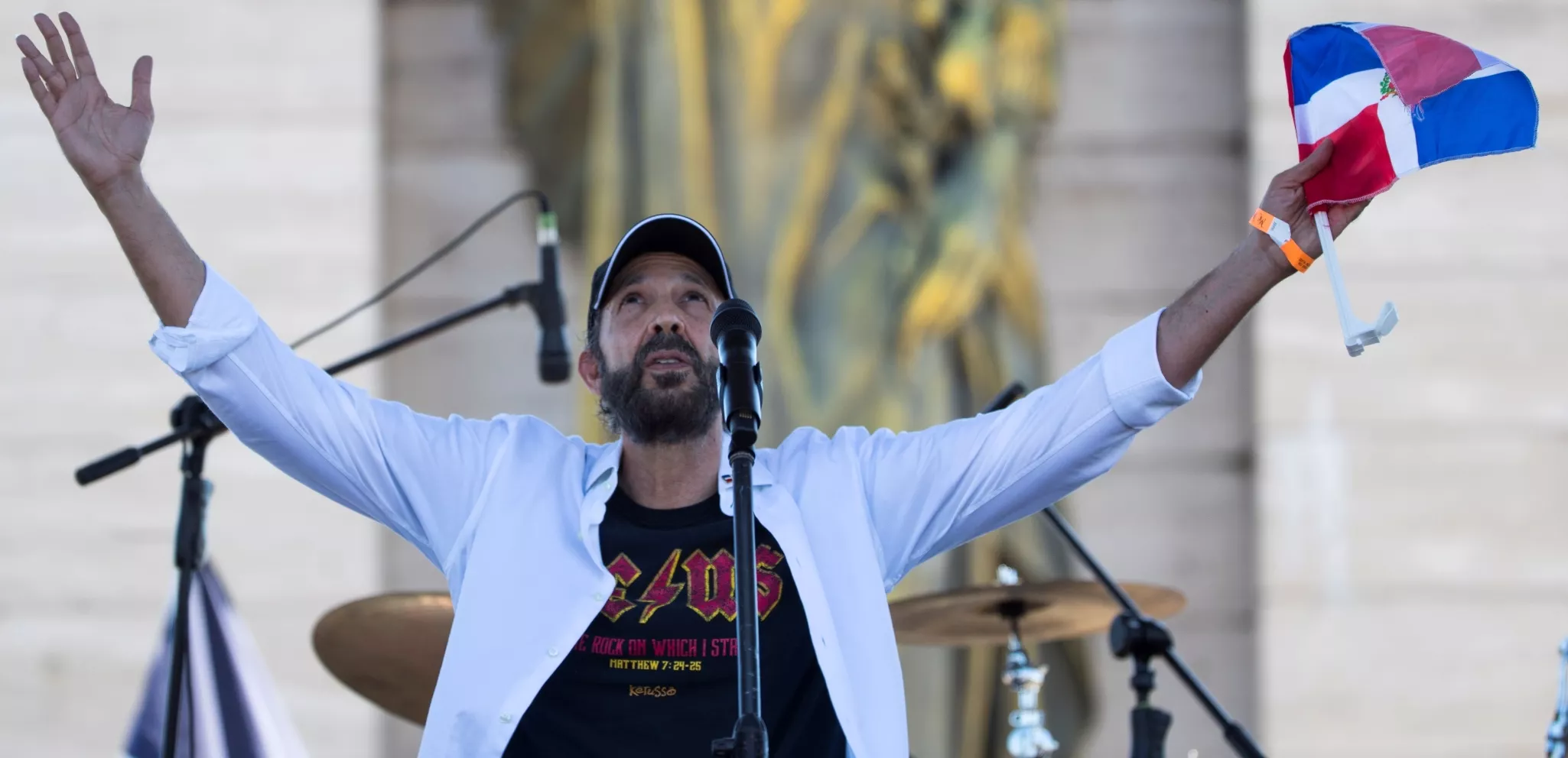 ‘Trabucazo’  llenó de artistas la  Plaza de la Bandera