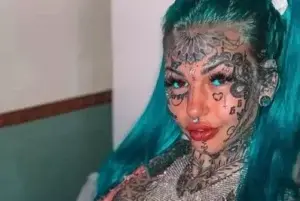 Mujer se tatuó todo el cuerpo y gastó US$27 mil