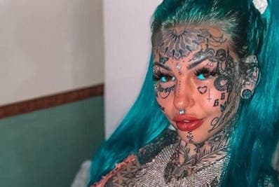 Mujer se tatuó todo el cuerpo y gastó US$27 mil