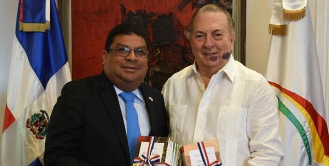 Ministros de Cultura de RD y Panamá  estrechan lazos