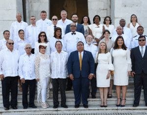 Cuerpo Consular deposita ofrenda por 67 aniversario