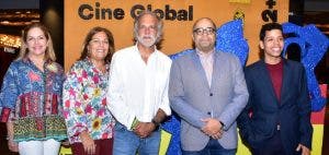 Cineasta dona 25 mil dólares a la Fundación FACCI