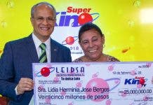 Lidia Herminia José recibe premio del “Súper Kino TV”