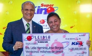 Lidia Herminia José recibe premio del “Súper Kino TV”