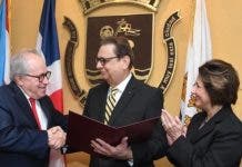 Rector de la Unphu recibe distinción  en Puerto Rico