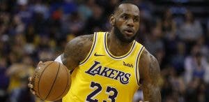 LeBron James pagará multas de exreos para que puedan votar en Florida