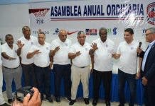 Rafael Uribe es reelecto en federación básket