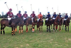 Seis conjuntos en torneo polo