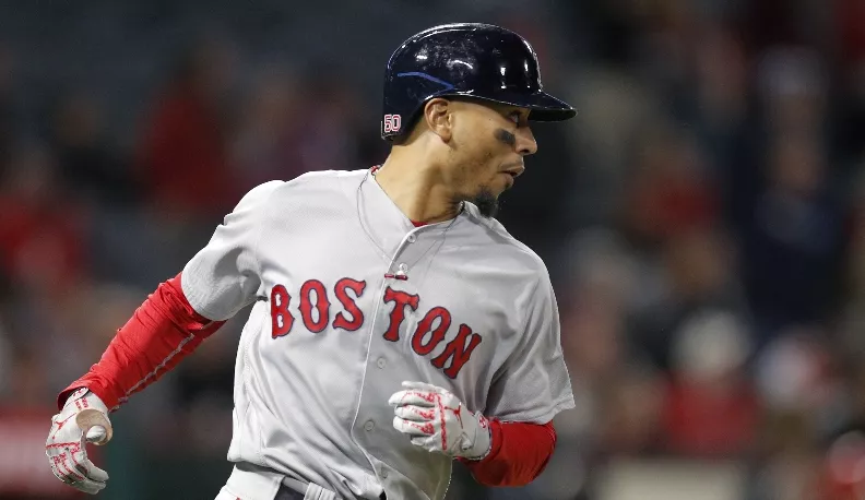 Salud  de prospecto retrasa cambio de Mookie  Betts a los Dodgers