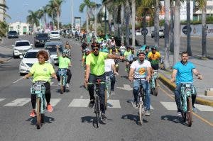 Bartolomé Pujals realiza caravana en bicicletas; alerta sobre adecuar vías