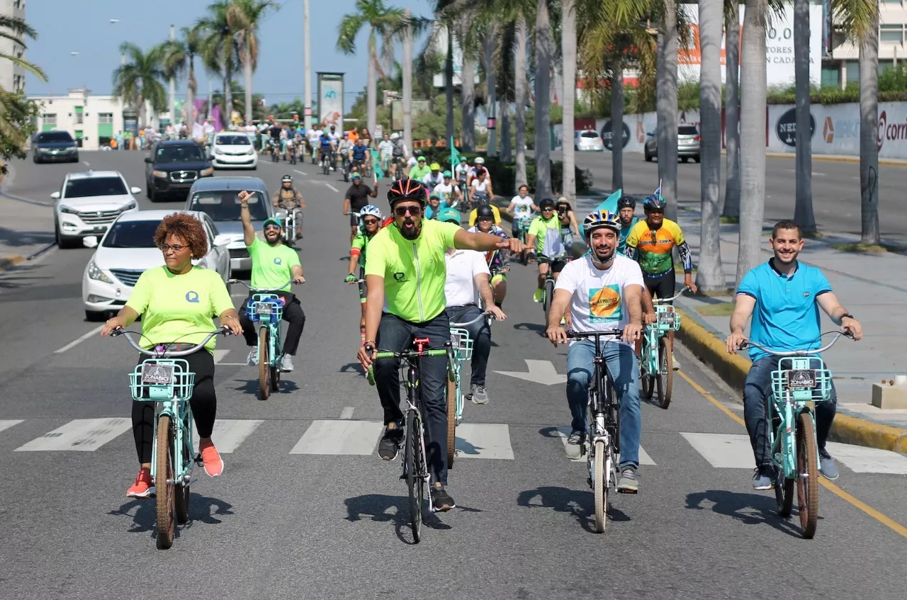 Bartolomé Pujals realiza caravana en bicicletas; alerta sobre adecuar vías