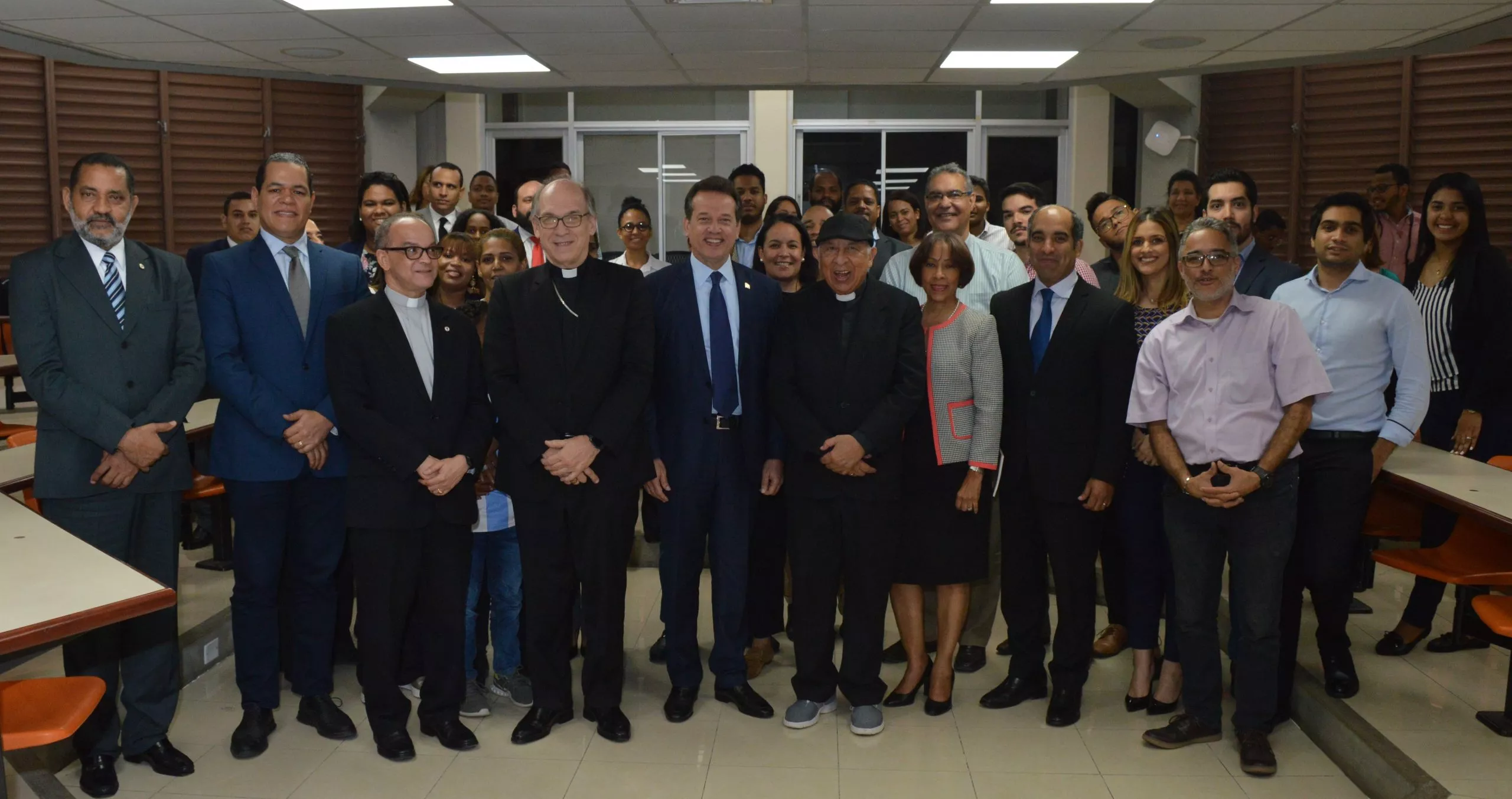 Grupo Santo Tomás Moro y PUCMM realizan conversatorio 