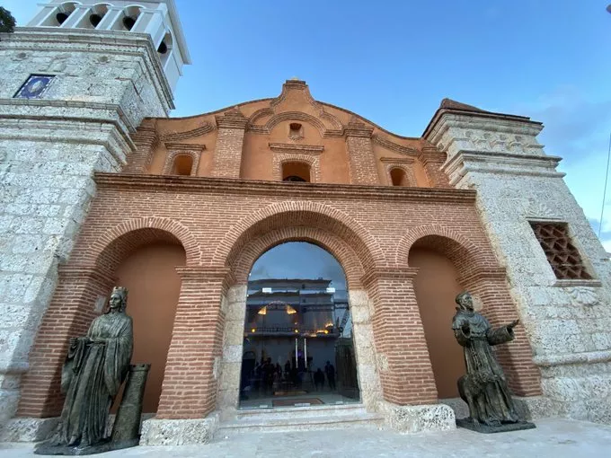 Iglesia Santa Bárbara, constituida catedral y sede de la Diócesis Castrense de República Dominicana