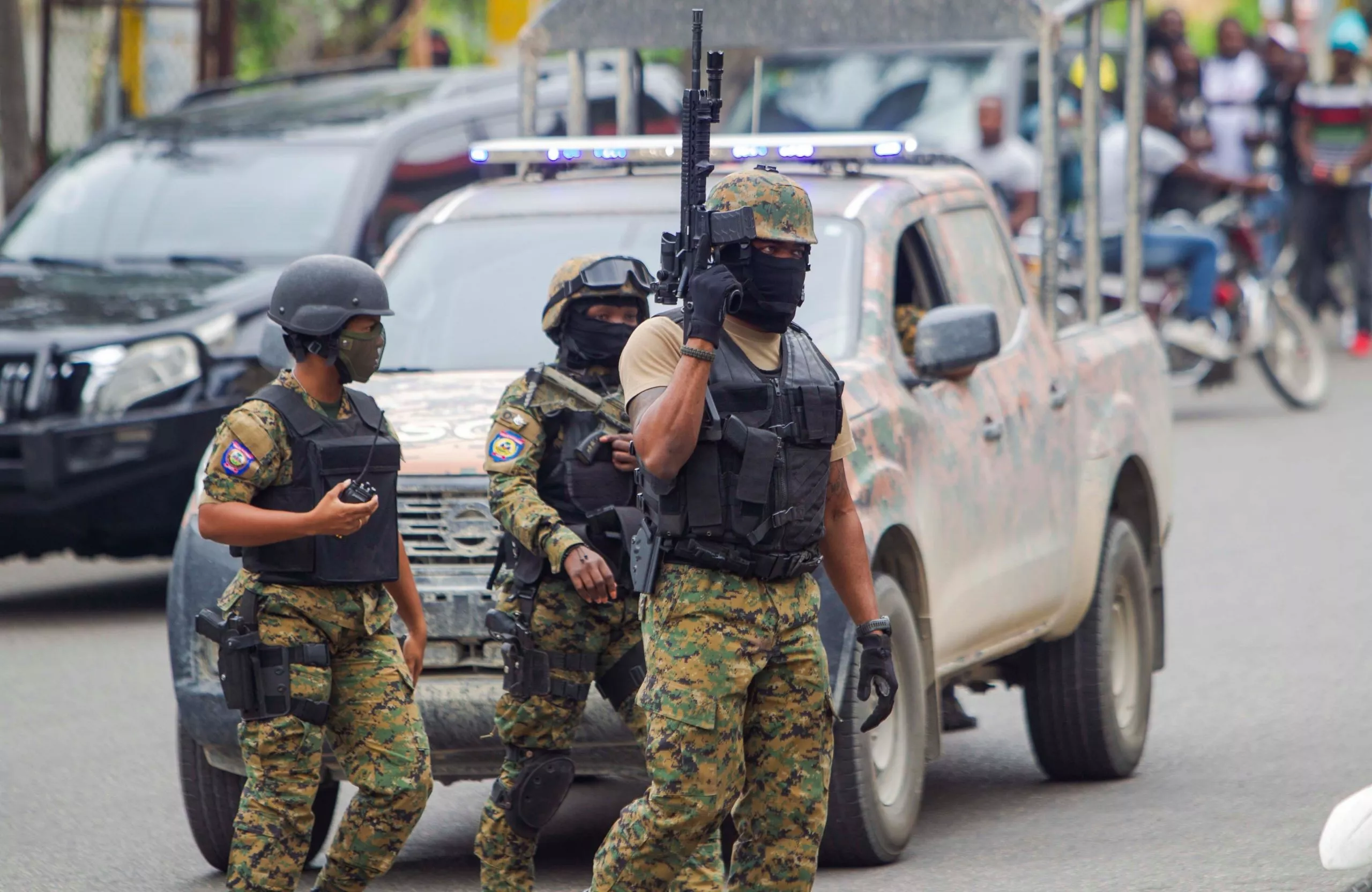 Muere soldado tras balacera con policías en Haití