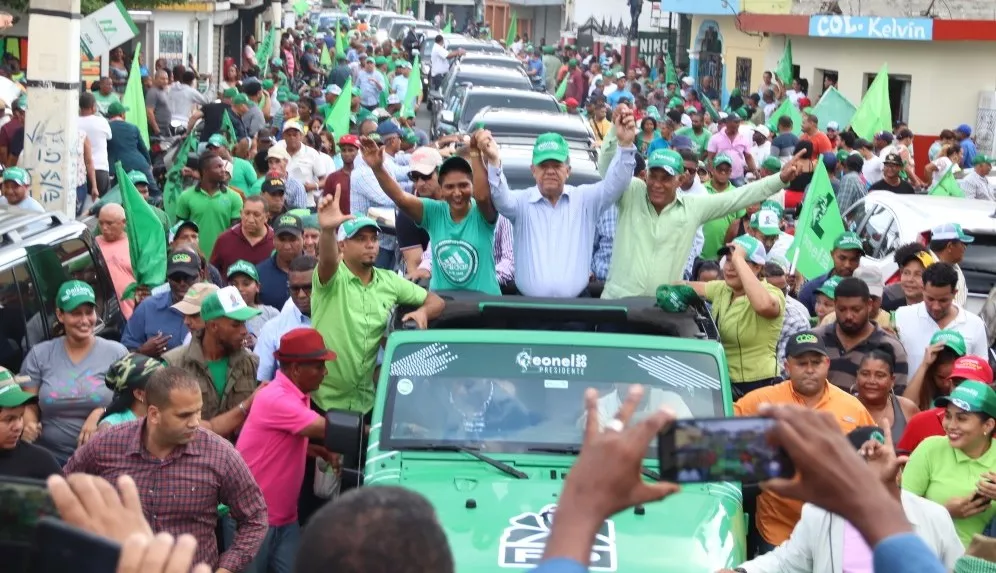 Leonel en Bonao con los candidatos