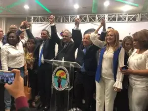 Los 37 candidatos a regidores del PRD también renuncian; apoyarán a Domingo Contreras y el PLD