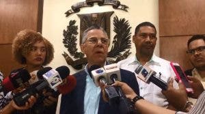 Manuel Jiménez denuncia PLD alquila casas cerca de centros de votaciones en SDE