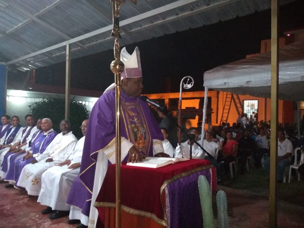 Obispo Jesús Castro pide a la iglesia apoyar a jóvenes que se manifiestan pacíficamente tras suspensión de elecciones