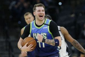 Luka Doncic logra Triple Doble en la victoria de Dallas sobre San Antonio