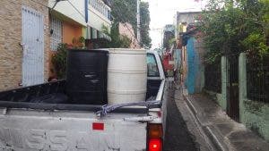 Residentes en calle de Katanga denuncian tienen 20 días sin recibir agua potable