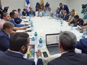 Delegados técnicos de partidos se reúnen con Dirección de Elecciones JCE para revisar formato boletas