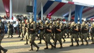 Presidente Medina encabeza el tradicional desfile militar por aniversario de la Independencia