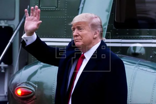 Trump se asoma con aire triunfal al final de su juicio político