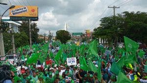 Inicia la marcha  convocada por los partidos de oposición