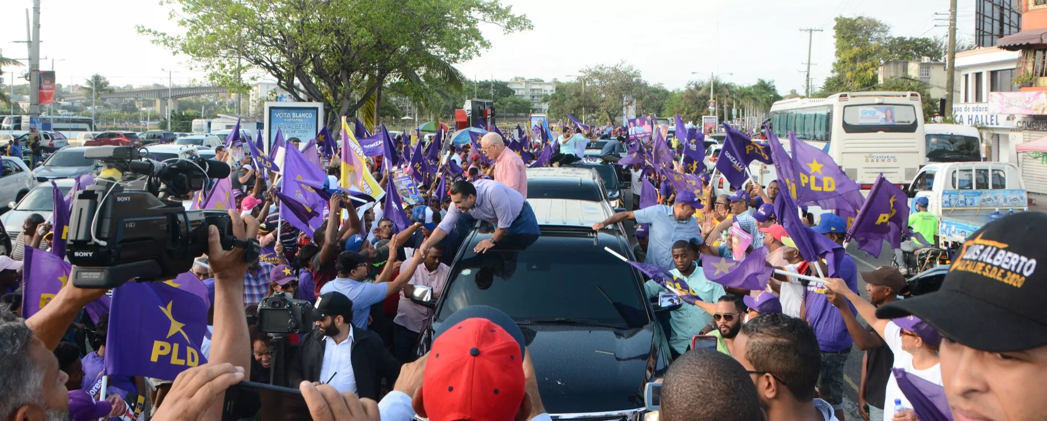 Luis Alberto retoma contacto con electores de Santo Domingo Este