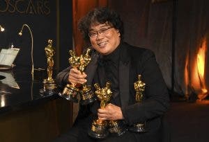 «Parasite» gana mejor película y hace historia en los Oscar